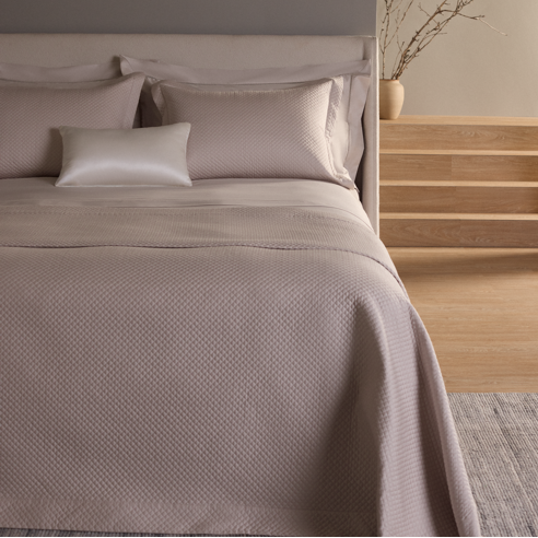 Cubrecama Queen Splendor Beige 300 hilos